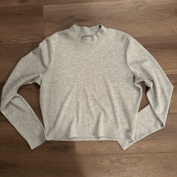 Gilly Hicks Sweaters - NWT Gilly Hicks Hollister Gray Long Sleeve Crew Neck Cropped Athletic Base Layer